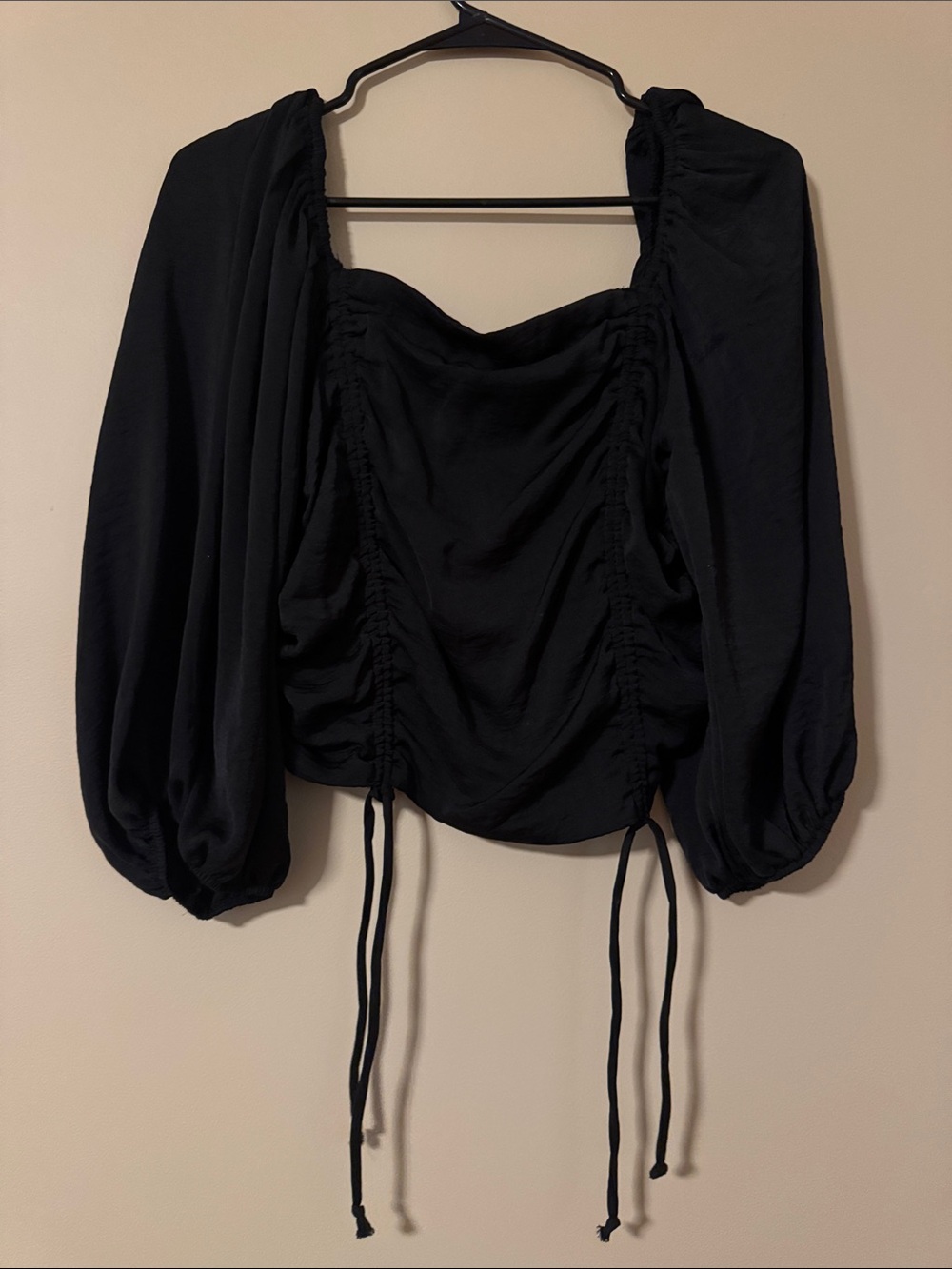 Women’s Black Ruched Long-Sleeve Crop Top, L